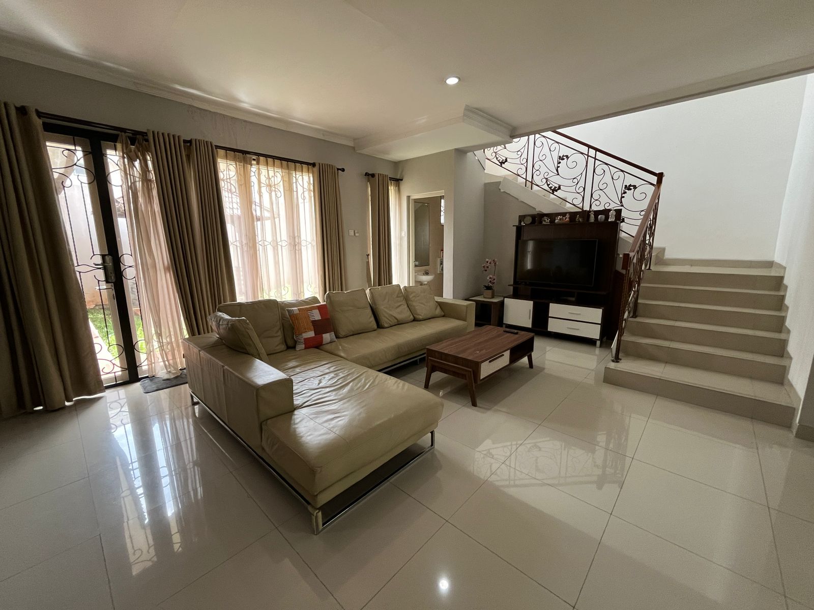Rumah Disewakan Fully Furnished di Cluster Vassa Terrace Lippo Cikarang 